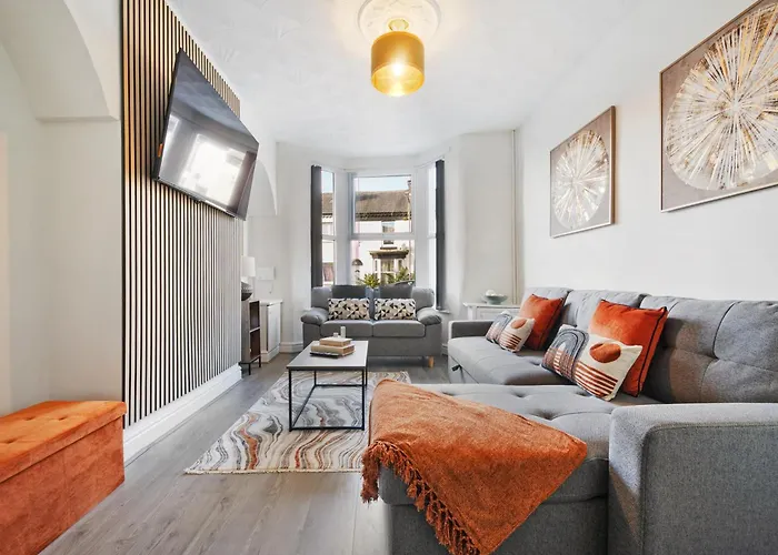 Miranda House - Air Host & Stay - Sleeps 7