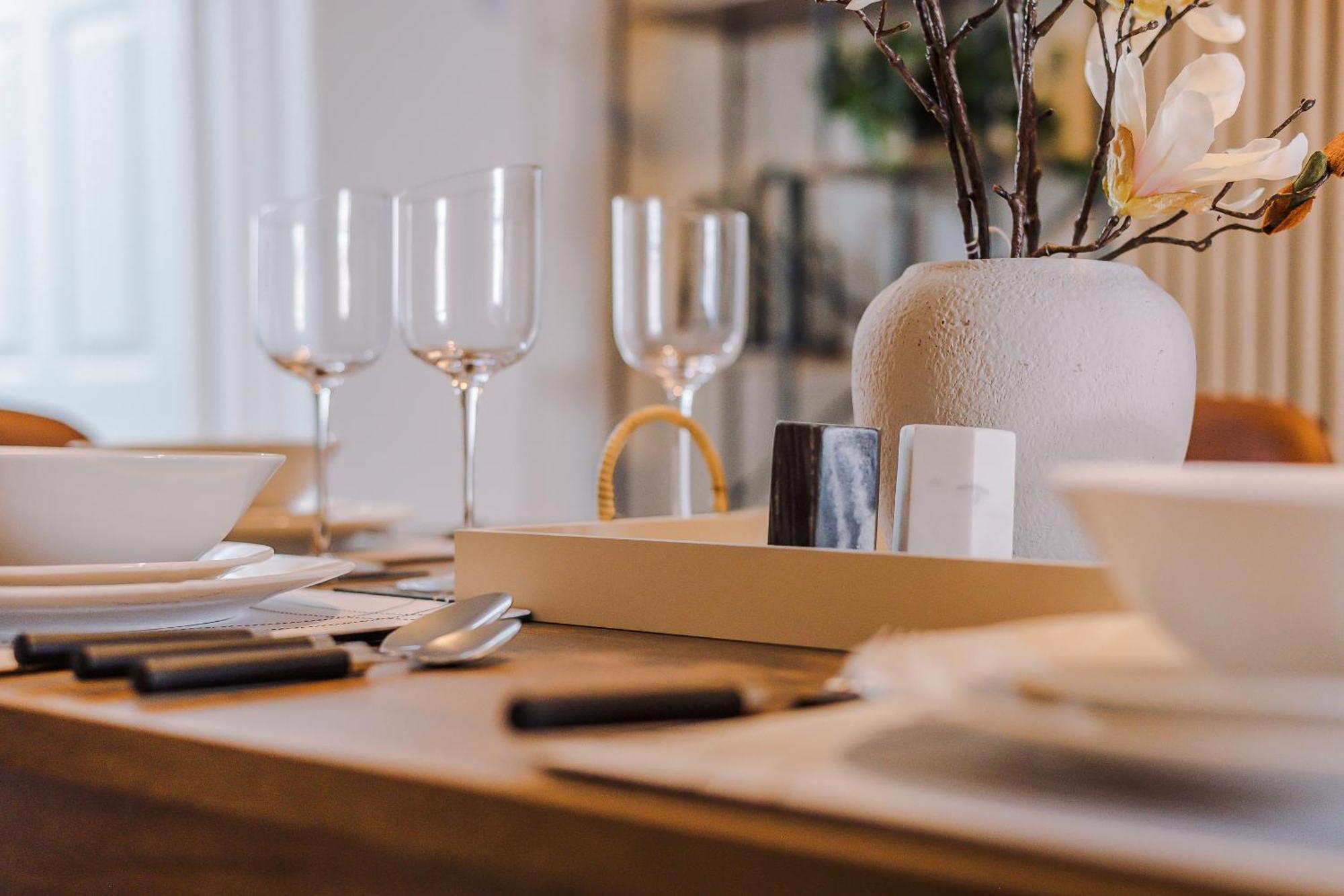 Miranda House - Air Host & - Sleeps 7 Apartment Liverpool