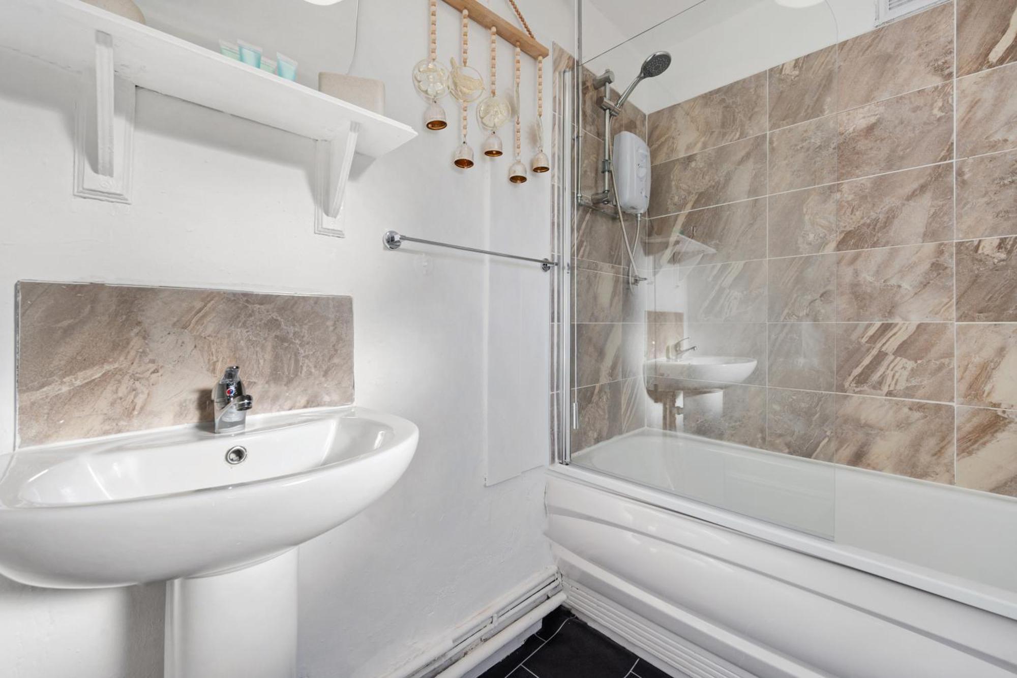 Miranda House - Air Host & - Sleeps 7 Apartment *