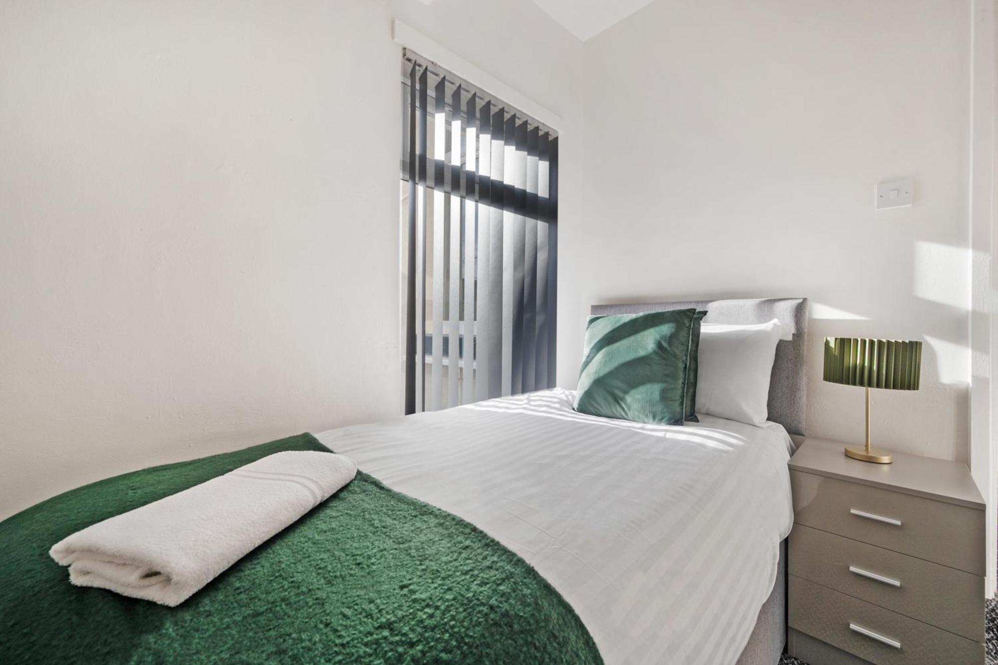 Miranda House - Air Host & - Sleeps 7 Apartment *