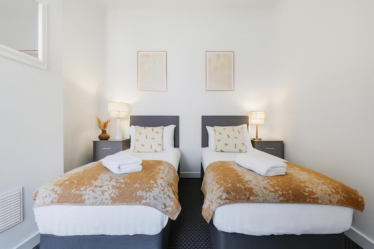 Miranda House - Air Host & - Sleeps 7 Apartment