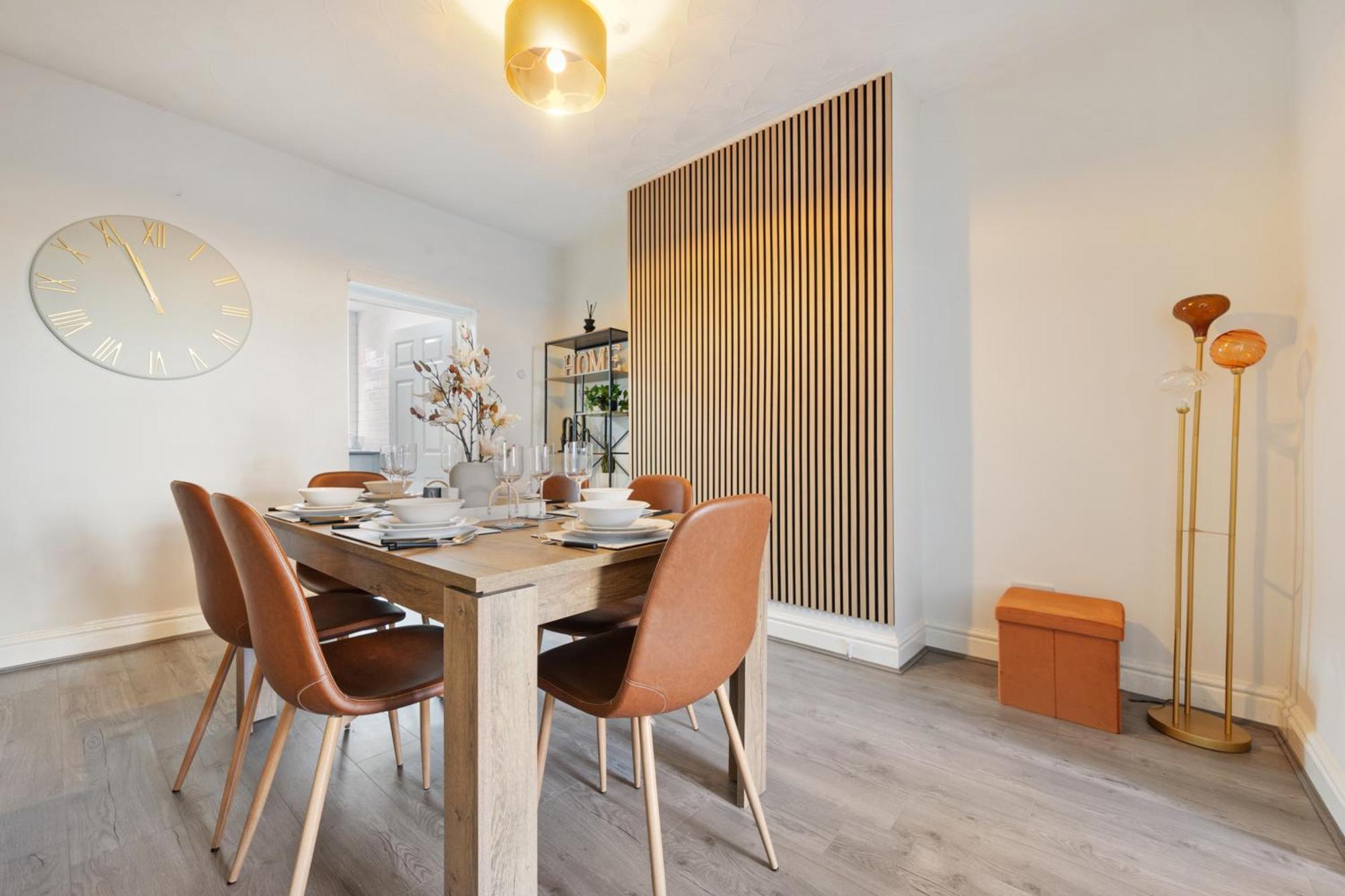 Miranda House - Air Host & - Sleeps 7 Apartment Liverpool